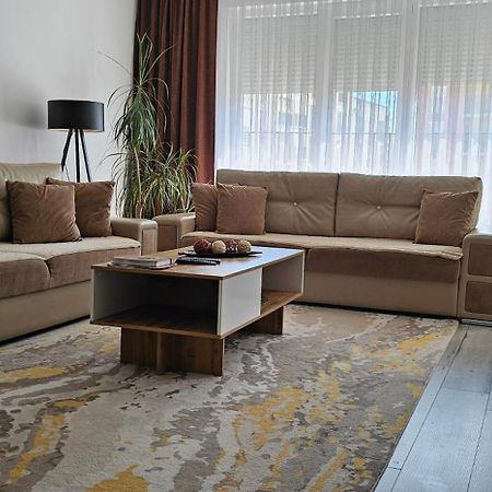 פריזאי Cozy Apartment - 2 Bedrooms In The Best City Area. מראה חיצוני תמונה