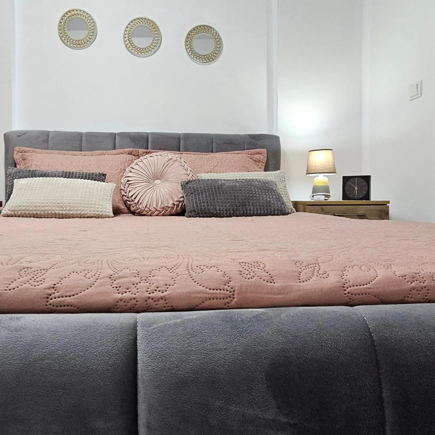 פריזאי Cozy Apartment - 2 Bedrooms In The Best City Area. מראה חיצוני תמונה