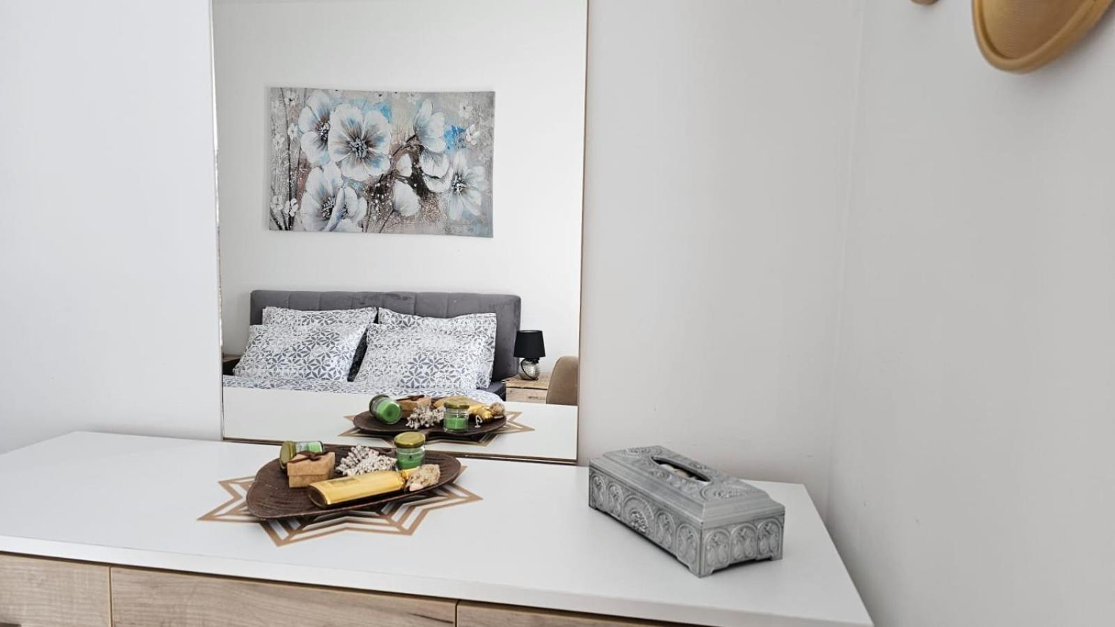 פריזאי Cozy Apartment - 2 Bedrooms In The Best City Area. מראה חיצוני תמונה
