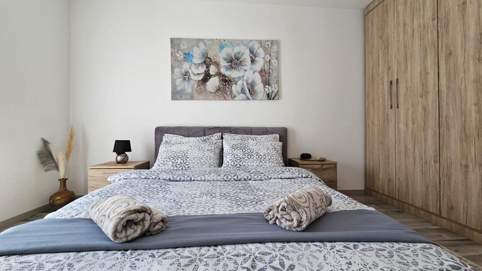 פריזאי Cozy Apartment - 2 Bedrooms In The Best City Area. מראה חיצוני תמונה