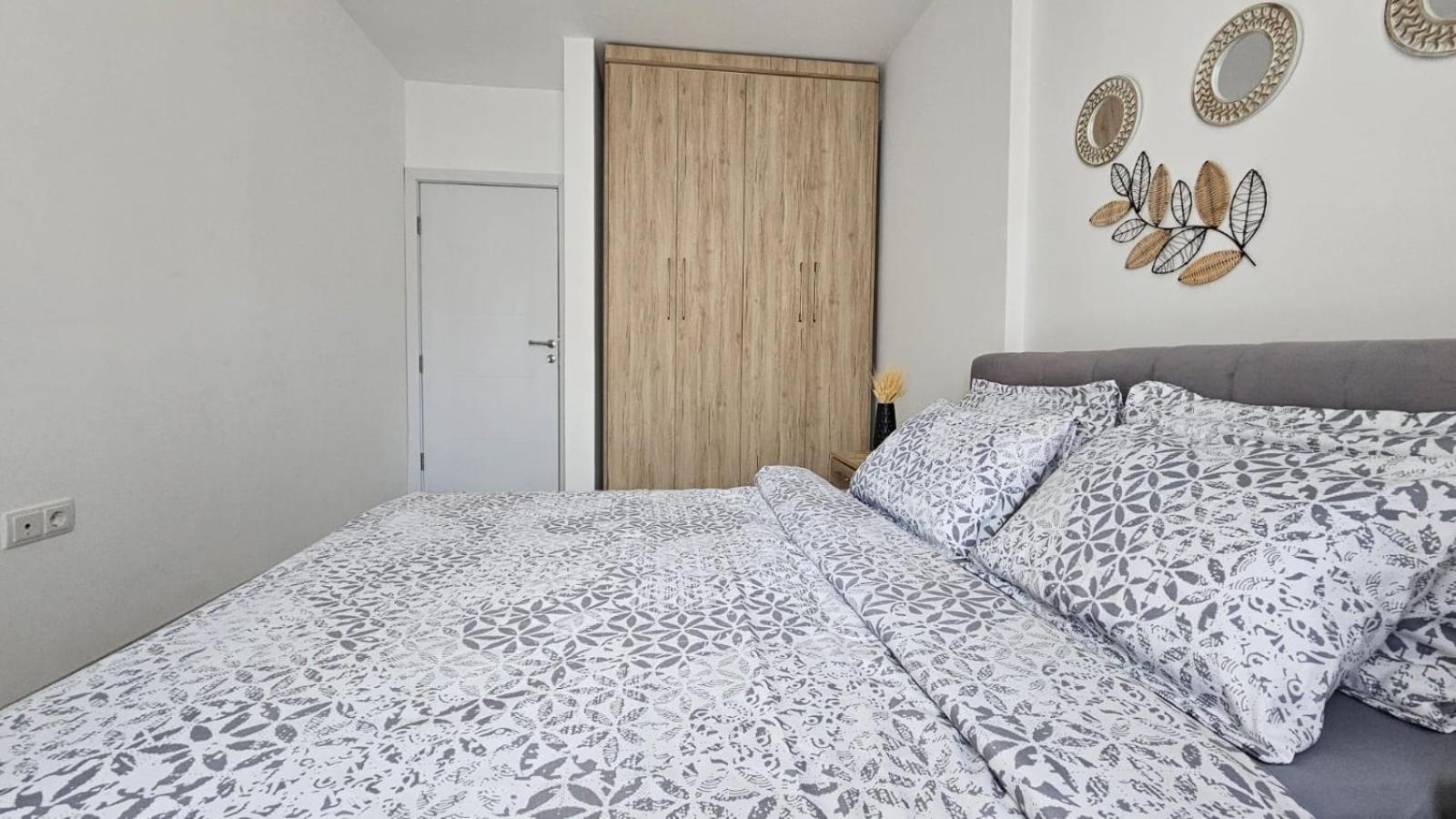 פריזאי Cozy Apartment - 2 Bedrooms In The Best City Area. מראה חיצוני תמונה